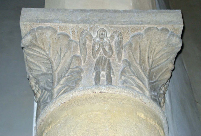 chapiteau église Saint Antoine d'Ouroux (Rhône)