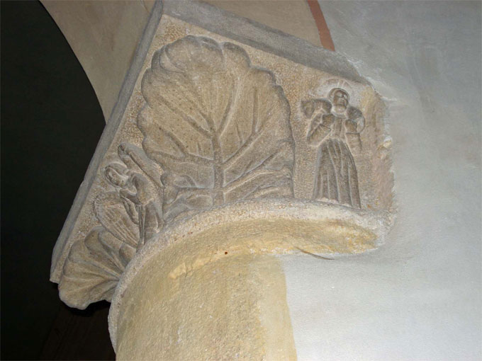 chapiteau église Saint Antoine d'Ouroux (Rhône)