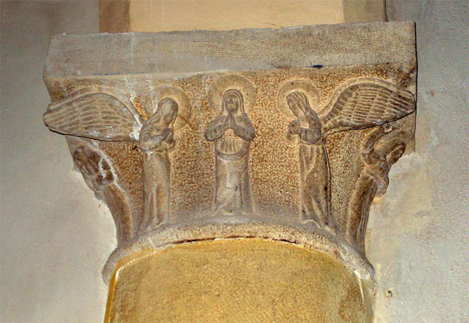 chapiteau église Saint Antoine d'Ouroux (Rhône)