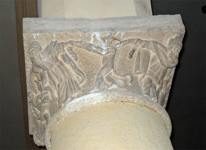 chapiteau église Saint Antoine d'Ouroux (Rhône)