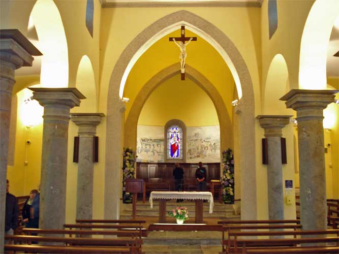nef centrale de l'église de Saint-Jacques-des-Arrêts nef centrale de l'église de Saint-Jacques-des-Arrêts