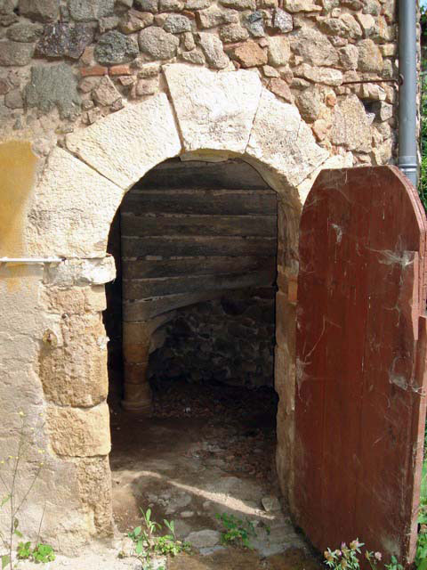 porte plein cintre de la ferme des Charmes à Saint-Jacques-des-Arrêts