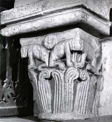 chapiteau roman de l'église Saint Jean Baptiste de Tramayes